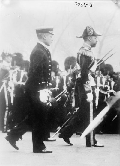 Le roi George V avec le duc de Cornouailles dans le cortège funèbre du roi Édouard VII, 1910 - George Grantham Bain